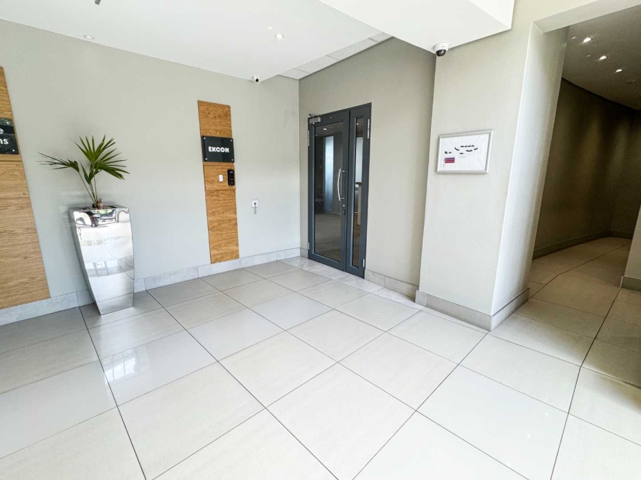 To Let Commercial Property for Rent in Plattekloof Western Cape